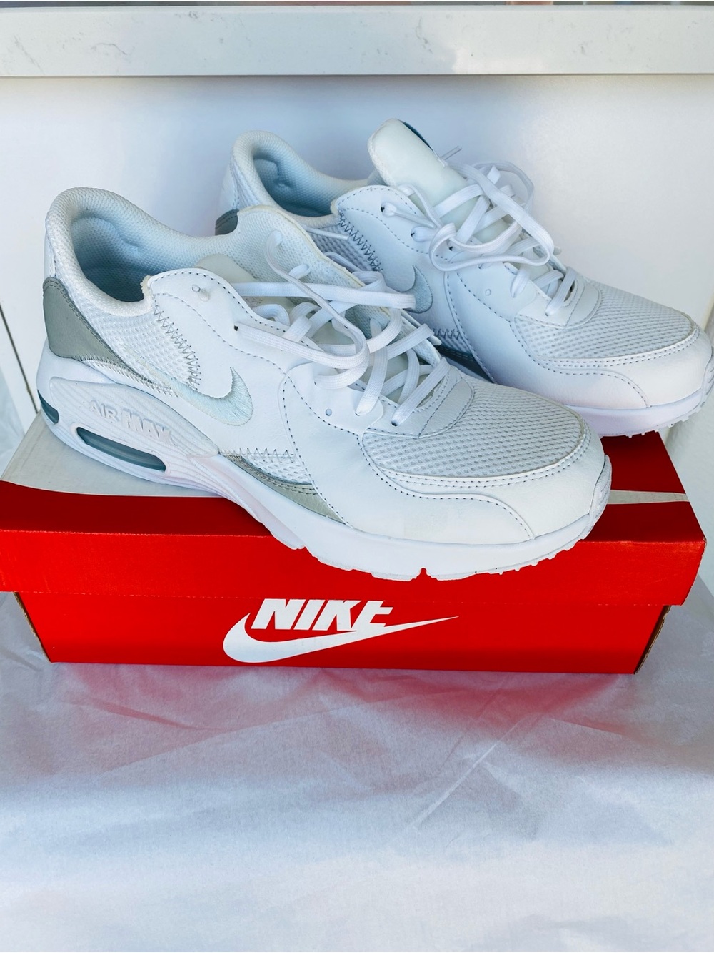 Nike womens air max ecee size 11 white gray cushion